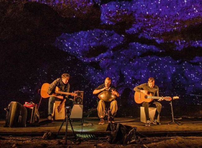 Im einzigartigen Ambiente der Tropfsteinhöhle Schulerloch, einem natürlichen Konzertsaal, werden die Musikdarbietungen zu einem echten Erlebnis. |Bild: Naturfoto/Michael Thoma